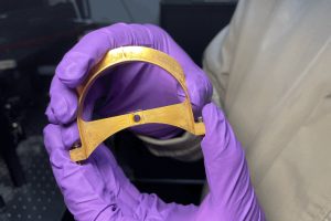 斯坦福团队突破量子通信关键瓶颈：无需极低温装置，室温量子信号传输迈向实用化